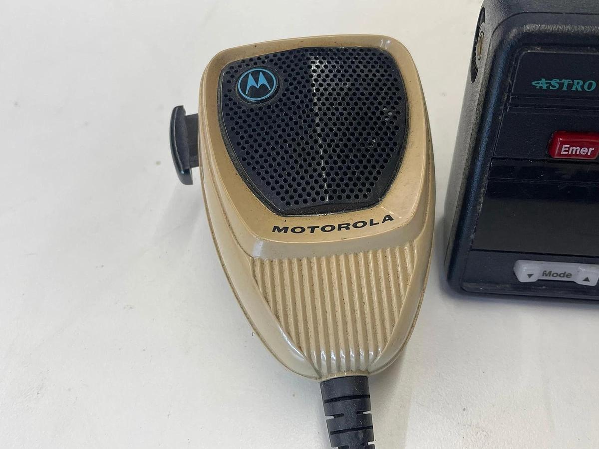 Used Motorola Astro HCN1079J Systems 9000 W/ HMN1061A MIC