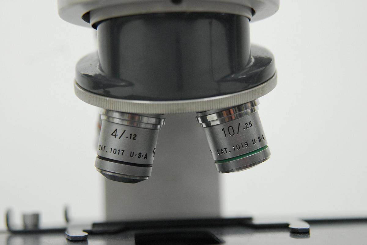 Used AO American Optical One-Twenty Teaching Microscope W/ 4x 10x 40x 100x Objectives, Power Supply, MORE