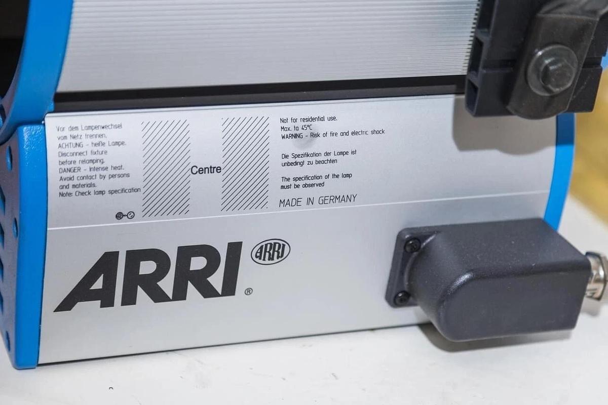 Used ARRI ST2 10" 2000W True Blue Studio Fresnel Light L1.40750.H / TESTED