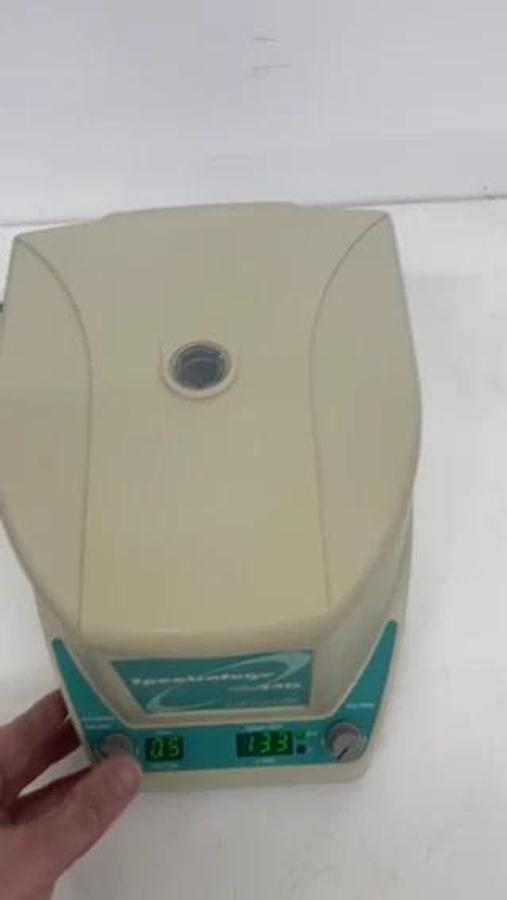 Used Labnet Spectrafuge 24D Centrifuge W/ 24 x 1.5/2.0 mL Rotor, Lid