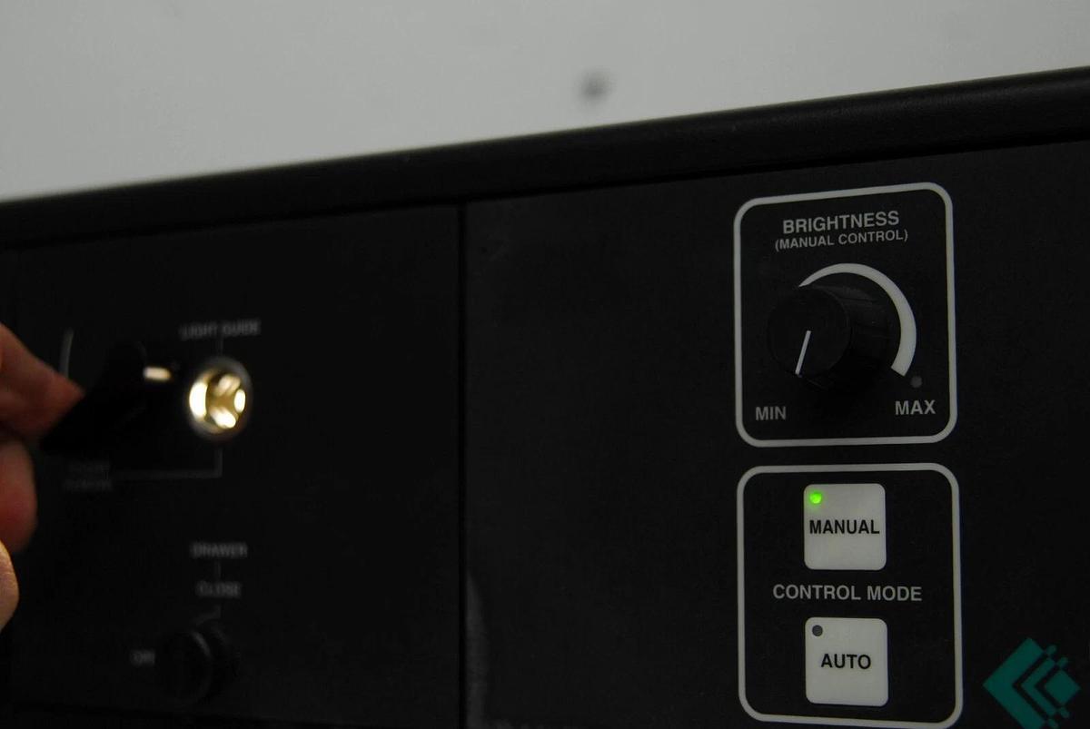 Used Linvatec Intravision 8425A Automatic Light Source