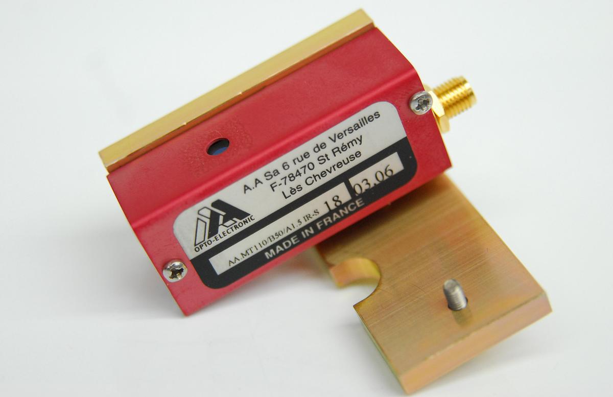 Used AA Opto-Electronic AA.MT110/B50/A1.5 IR-S 110MHz AOM Acousto-Optic Modulator