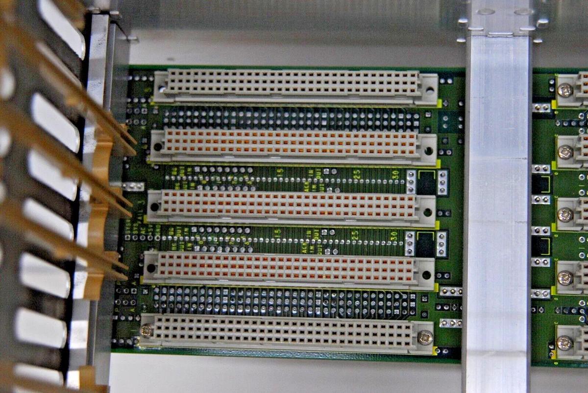 Used Schroff 23000-465 Backplane 6U VME 5-SLOT MONO ADC W/ Enclosure TVC-06NDA-4