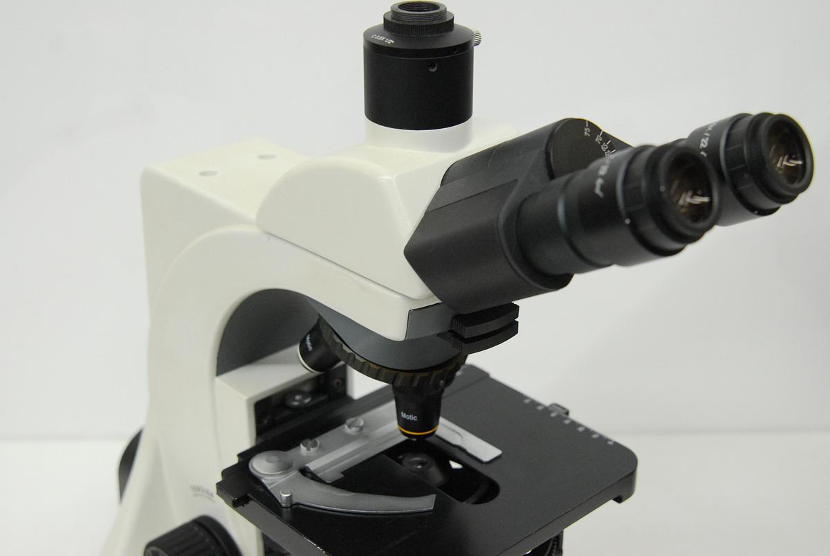 Used Motic BA400 Trinocular Phase Contrast Microscope W/ Plan 10/20/40/100 Objectives
