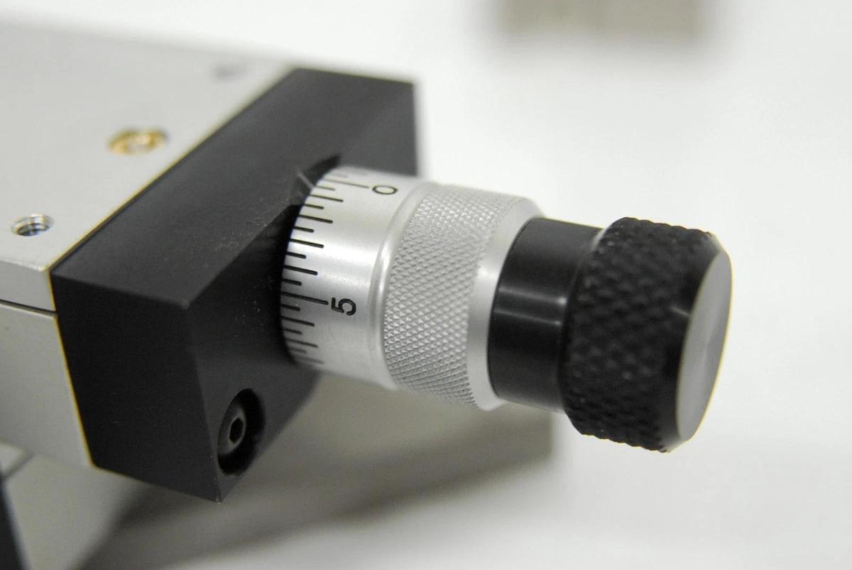 Used ALM LA2-3-1 /K Precision Cross Roller X-Y Linear Stage W/ 31mm Pole Mount