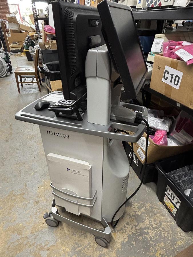 Used St Judes ILUMIEN Intravascular Imaging Therapy Guidance System FFR OCT