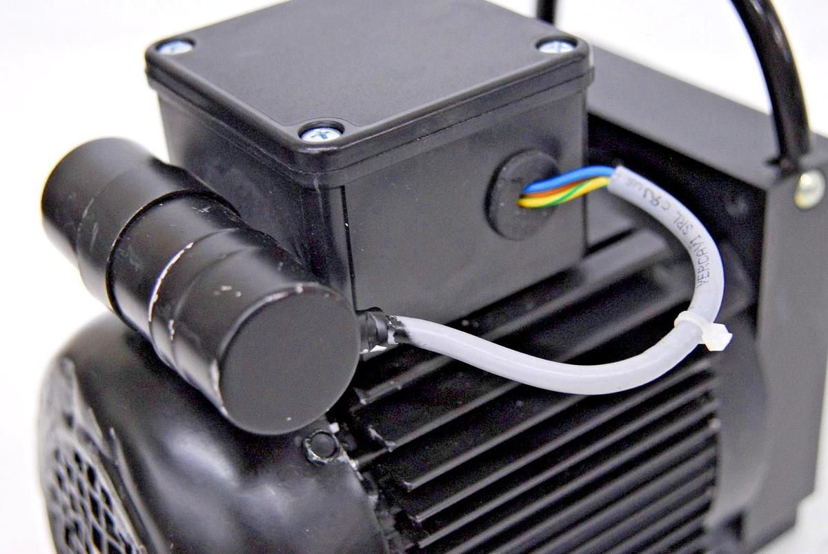 Used Hanning E7B2B-7-583 1-phase AC Motor 200-240VAC 2760/3155RPM (Pfiffer DUO 3)