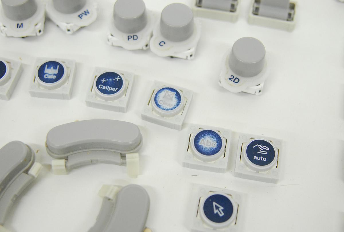 Used GE KTZ300425 Keyboard Caps/Buttons - Voluson E8