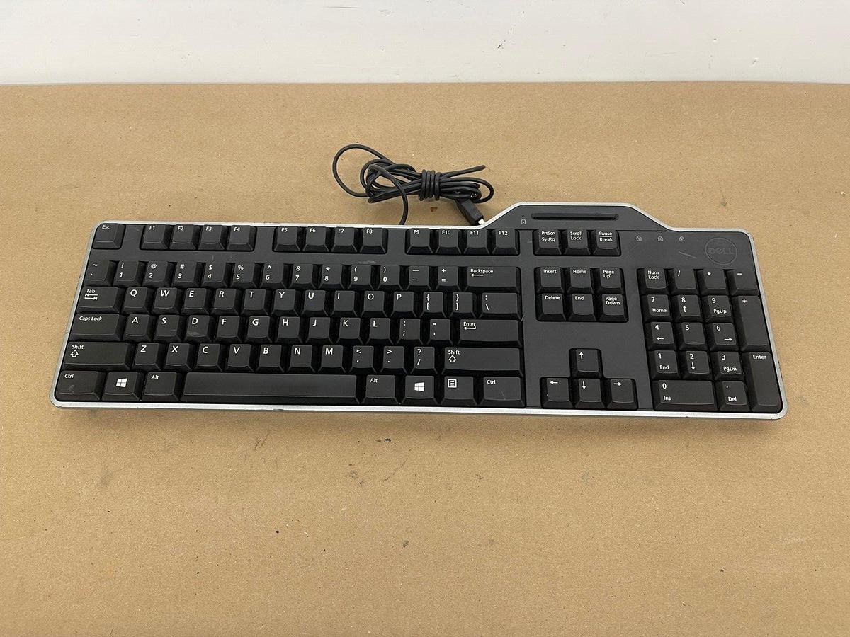 Used Dell KB813 (KB813BKUS) Smartcard Wired Keyboard - Black