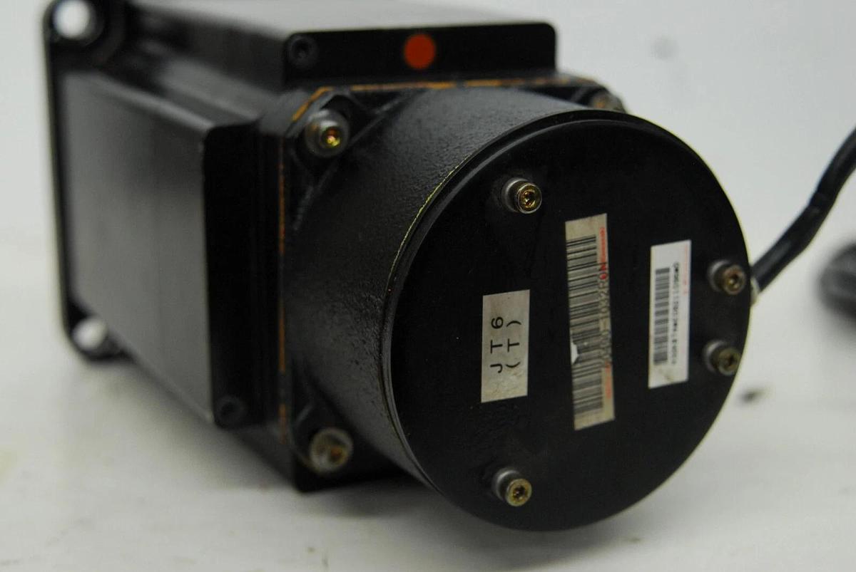 Used Kawasaki Sanyo Denki P60B13200LCX2C BL Super Servo Motor / 60490-1032RON Encoder