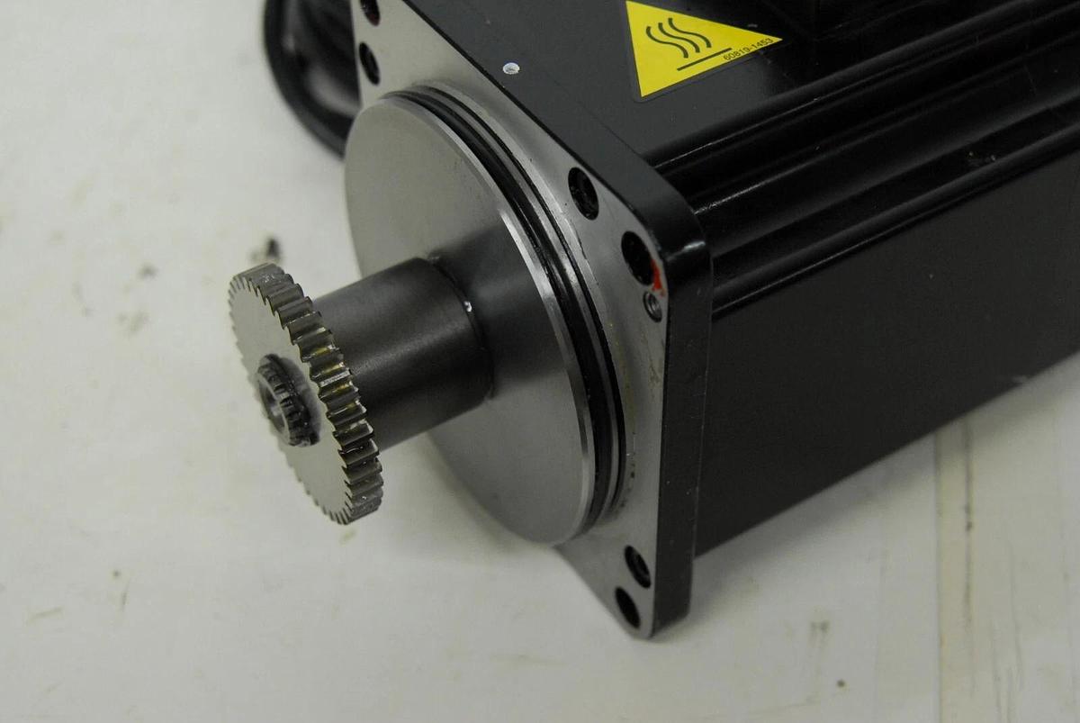 Used Kawasaki Sanyo Denki P60B13200LCX2C BL Super Servo Motor / 60490-1032RON Encoder