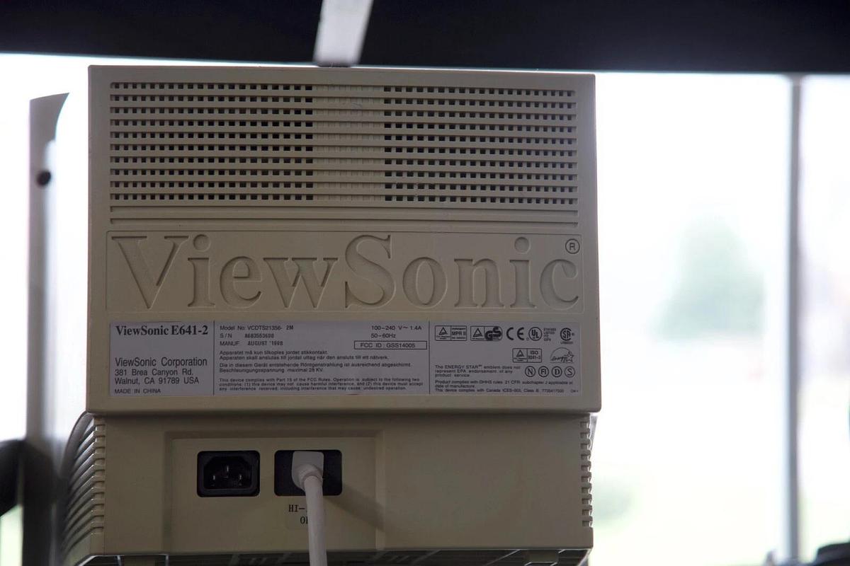 Used ViewSonic E641 VCDTS21356 Vintage 14" CRT Monitor, No swivel base.