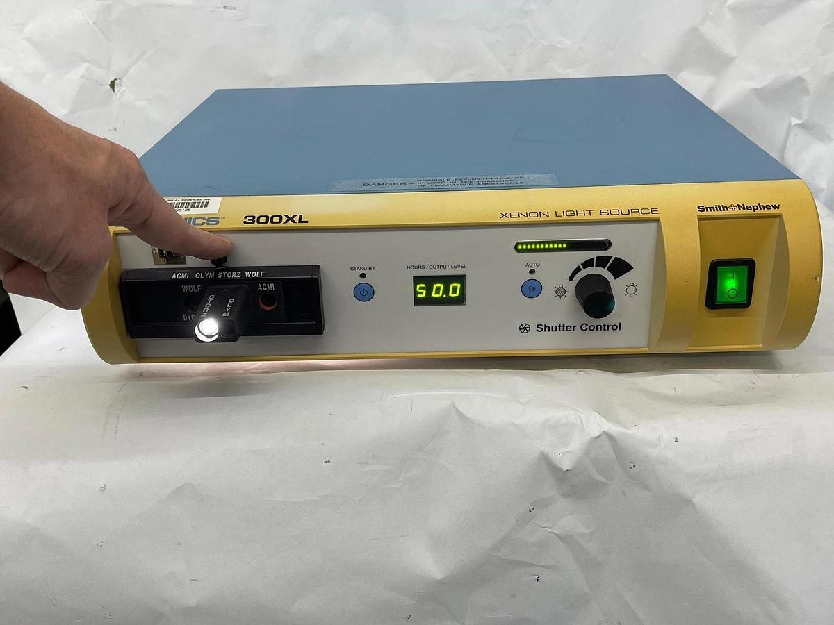 Used Dyonics Smith & Nephew 300XL Zenon Light Source