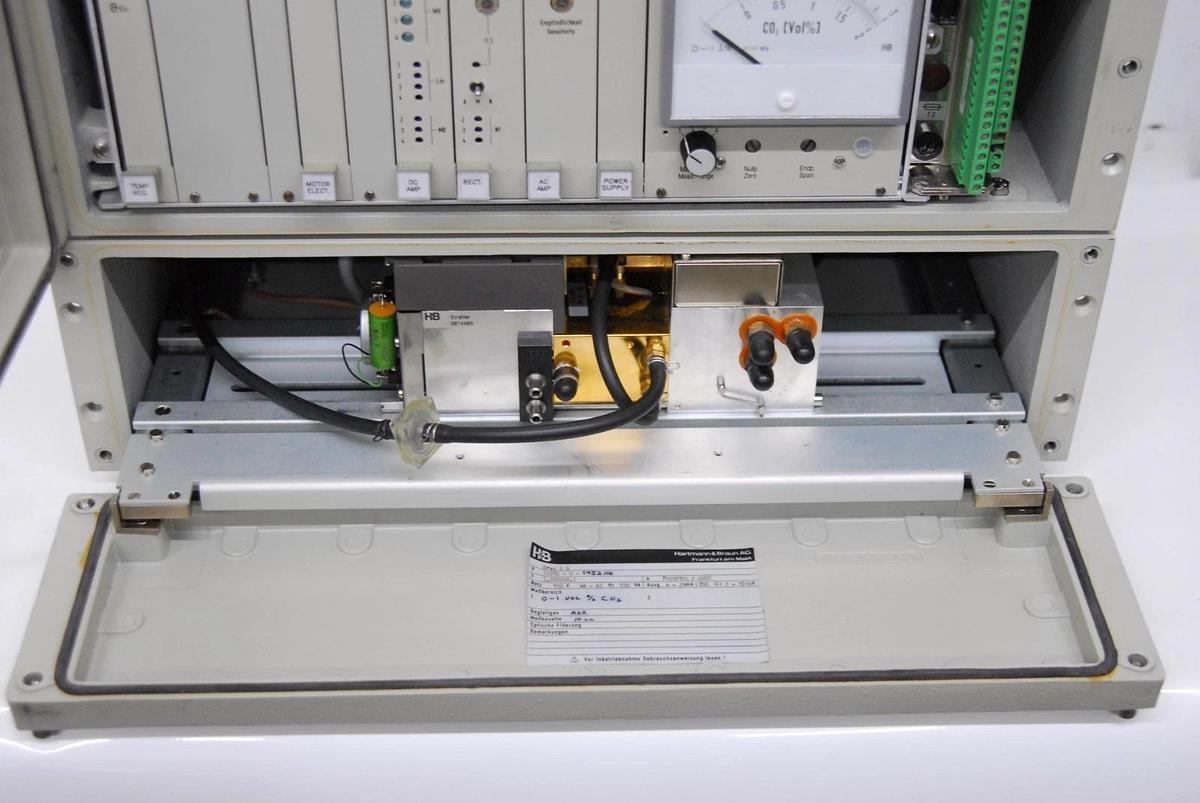 Used H&B  URAS 3 G Gas Analyzer C02 (Hartmann and Braun) - Read Description