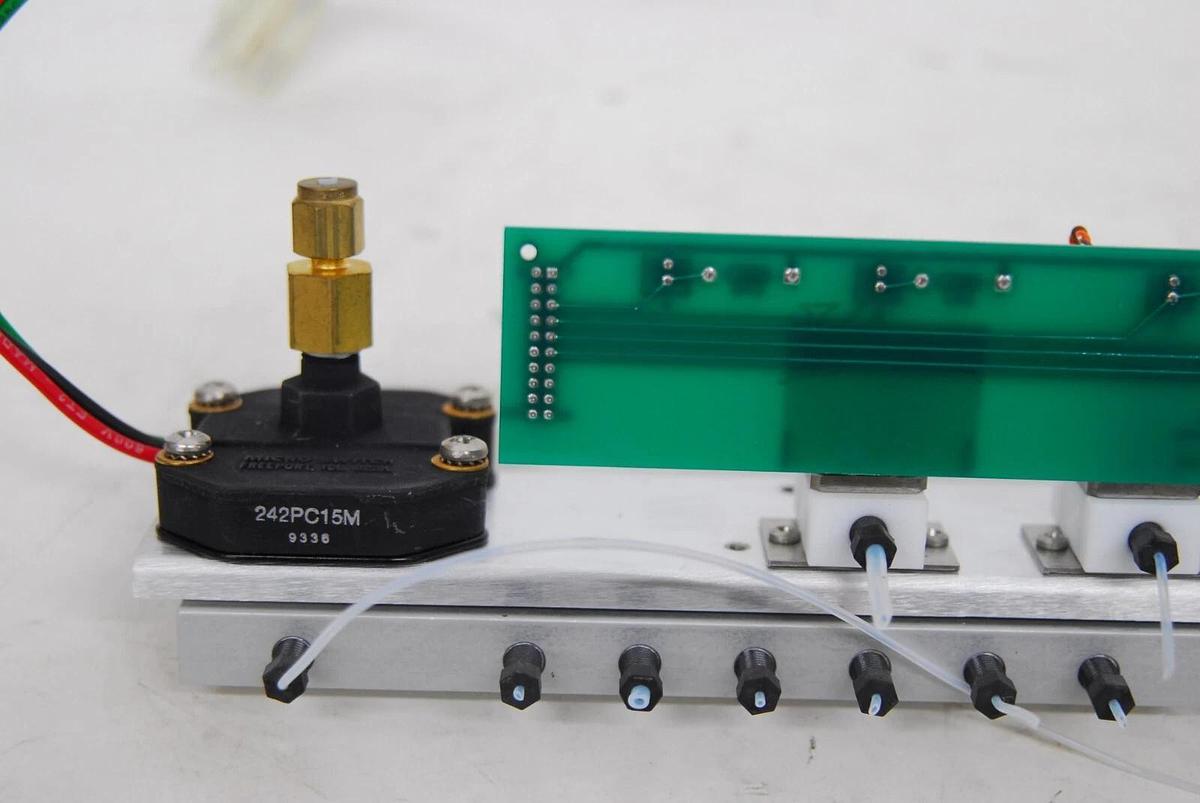 Used Applied Biosystems 600925 REV A Solenoid Manifold W/ Micro Switch 242PC15M