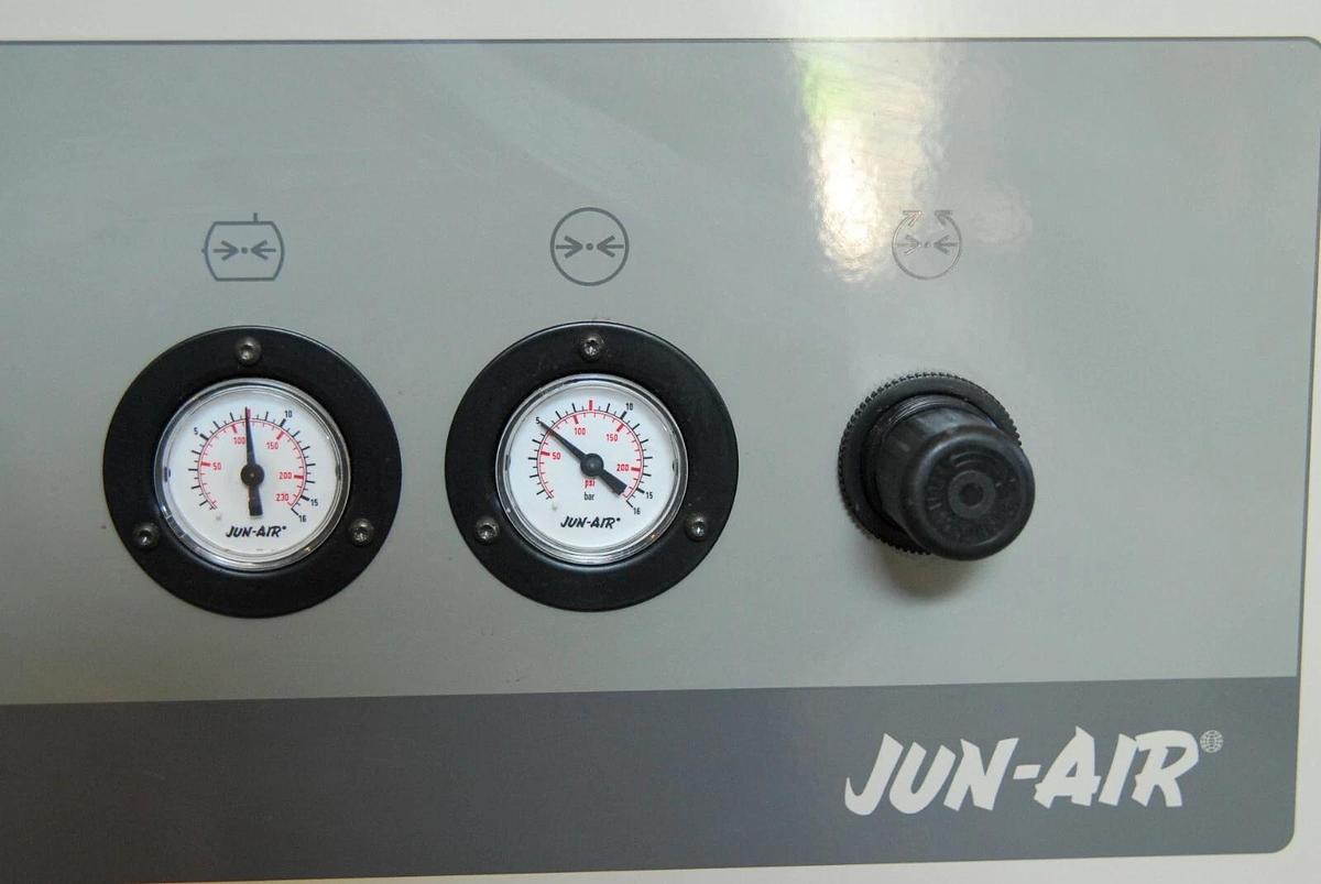 Used JUN-AIR 4000-40M Oil-less Cabinet Air Compressor (40 Liter 120PSI) 1579200