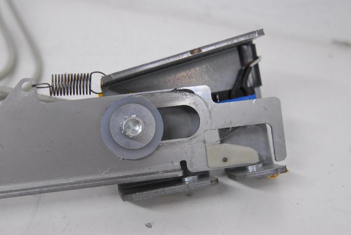 Used Hettich E2665 Lid Lock/Latch Assembly - 1401-01 Universal 320