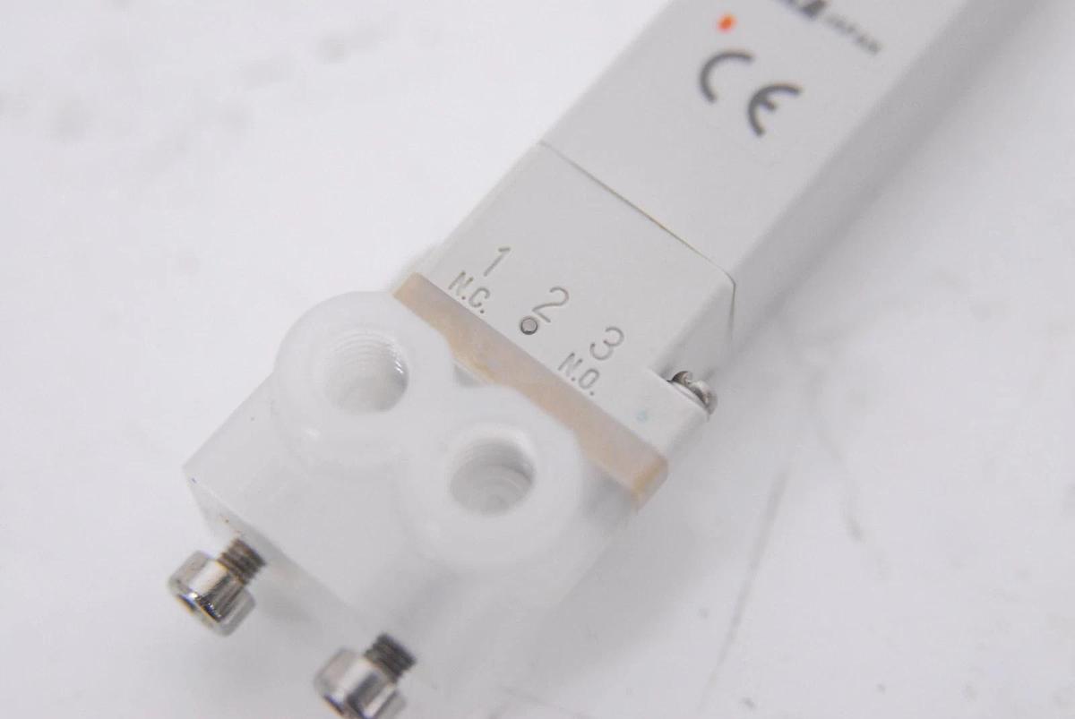 Used SMC LVM105R-5C1U-6-Q 3-Port Direct-Acting Base-Mounted Chemical Solenoid Valve