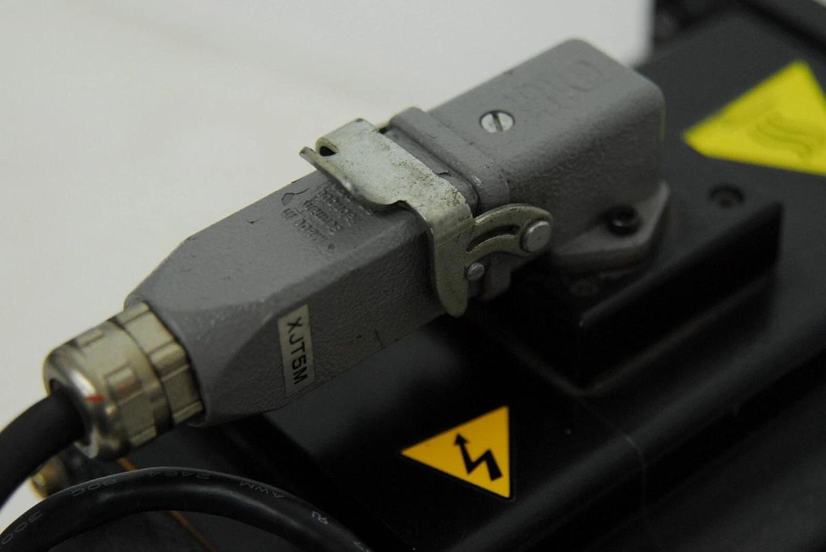 Used Kawasaki Sanyo Denki P60B13200LCX2C BL Super Servo Motor / 60490-1032RON Encoder