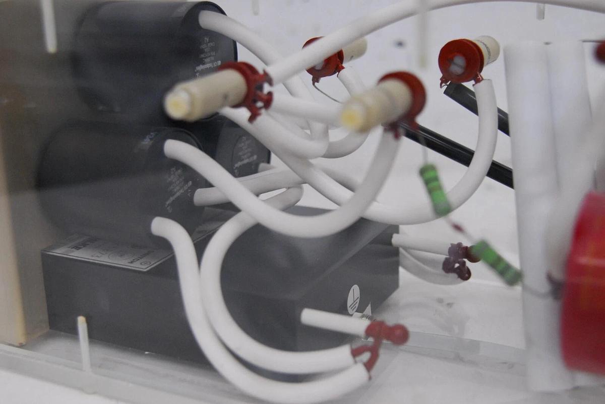 Used Applied Biosystems 4335073 Isolated DE Box 4326166 (4800 MALDI TOF/TOF)