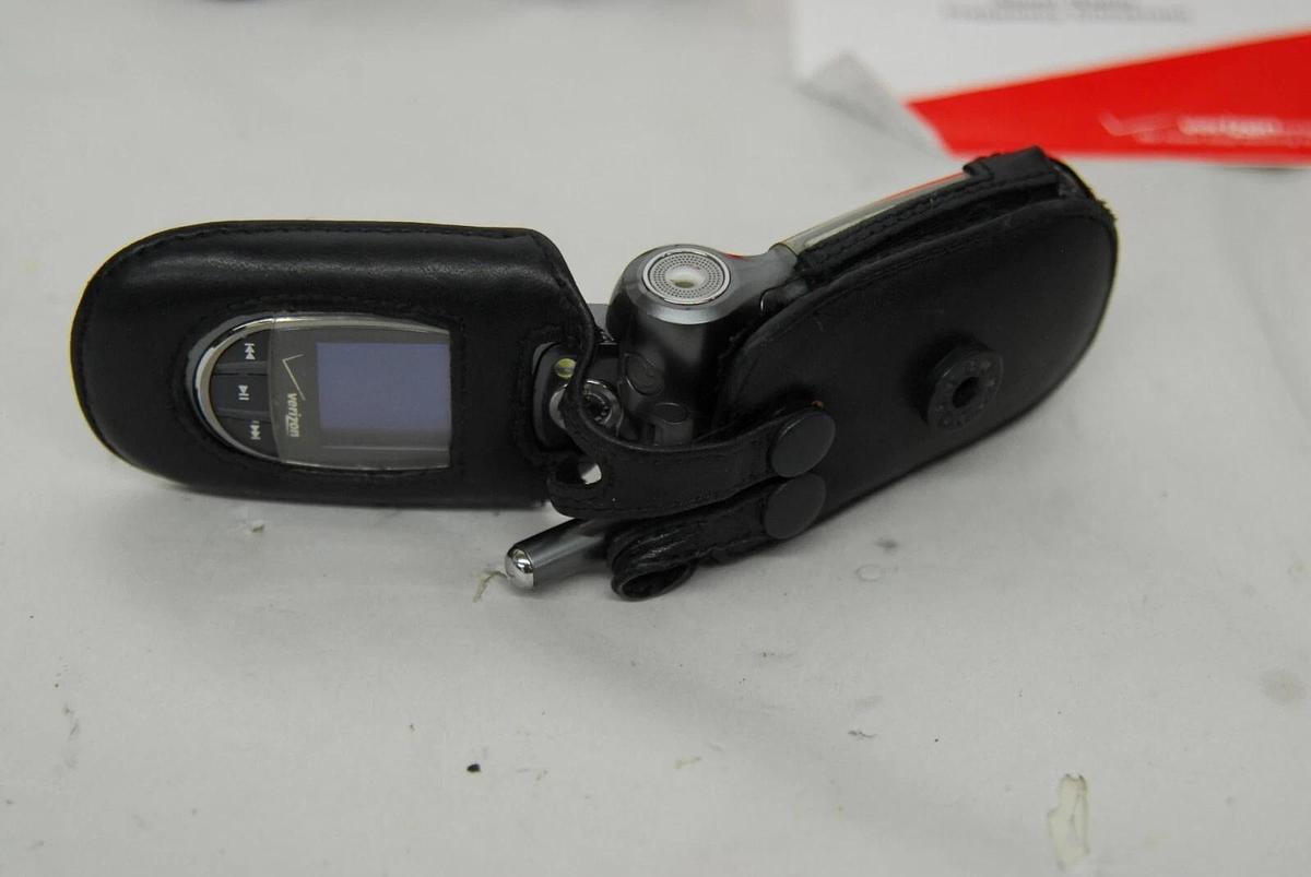 Used LG VX8300 (Verizon) Cellular Phone W/ Accessories 842623286535