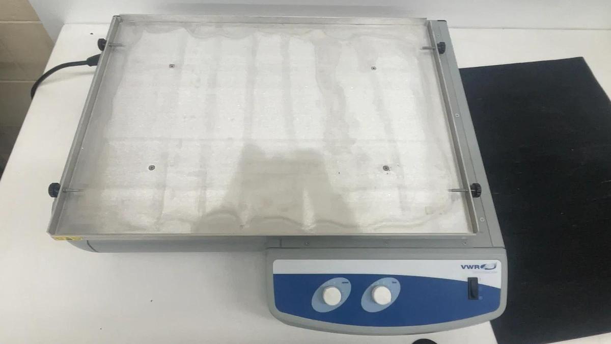 Used VWR 89032-100 5000 STD Standard Analog Orbital Shaker 24"x18" Deck/500 RPM/120V