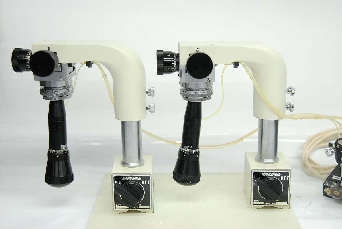 Used Narishige MMO-202DS Oil Hydraulic Microscope Micromanipulator - Lot of 2