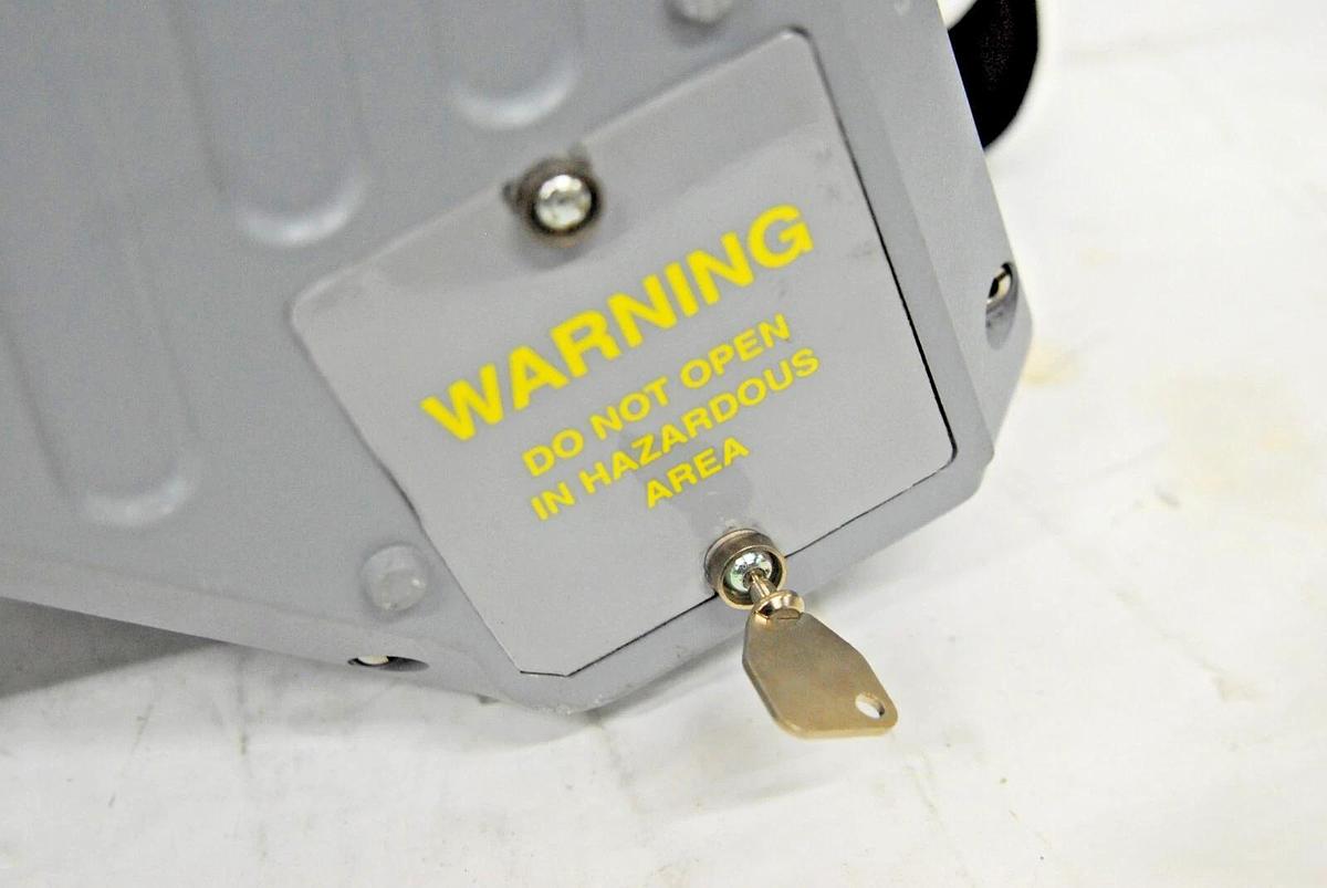 Used Thermo Miran SapphIRe 205B-XL1A4S Portable Ambient Air Analyzer