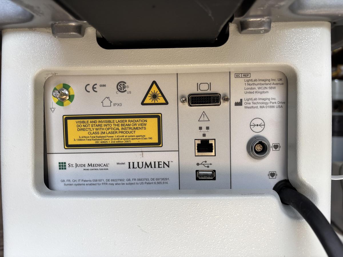 Used St Jude Medical ILUMIEN Intravascular Imaging Therapy Guidance System FFR OCT