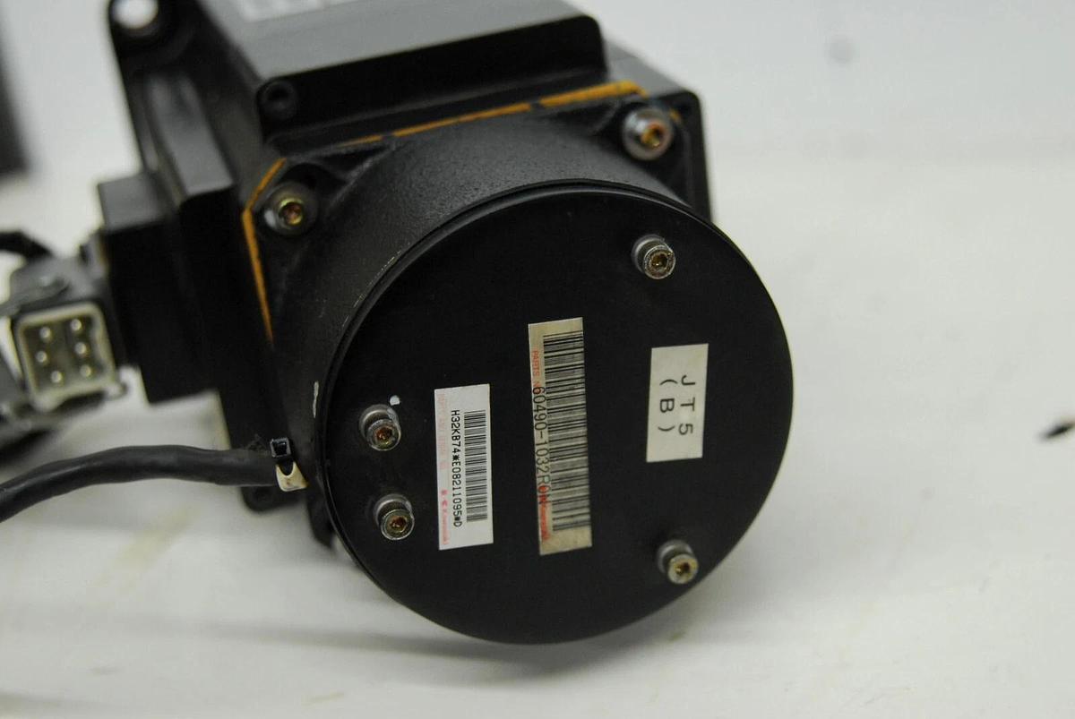 Used Kawasaki Sanyo Denki P60B13200LCX2C BL Super Servo Motor / 60490-1032RON Encoder