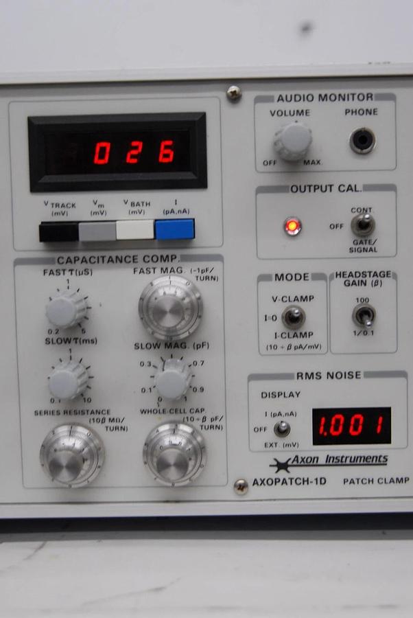 Used Axon Instruments AXOPATCH-1D Patch Clamp Amplifier - READ DESCRIPTION