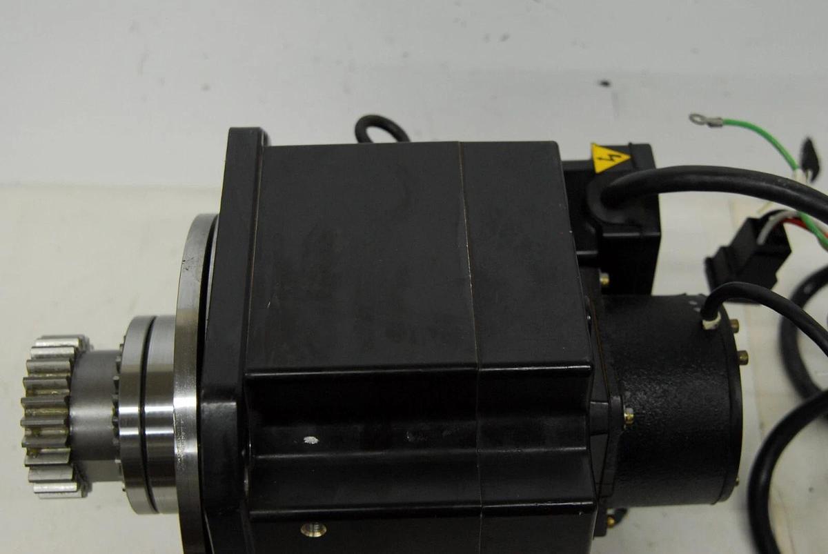 Used Kawasaki Sanyo Denki P80B22450LCX2A BL Super Servo Motor / 60490-1032RON Encoder