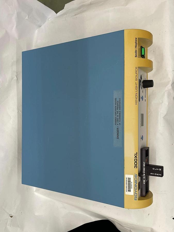 Used Dyonics Smith & Nephew 300XL Zenon Light Source