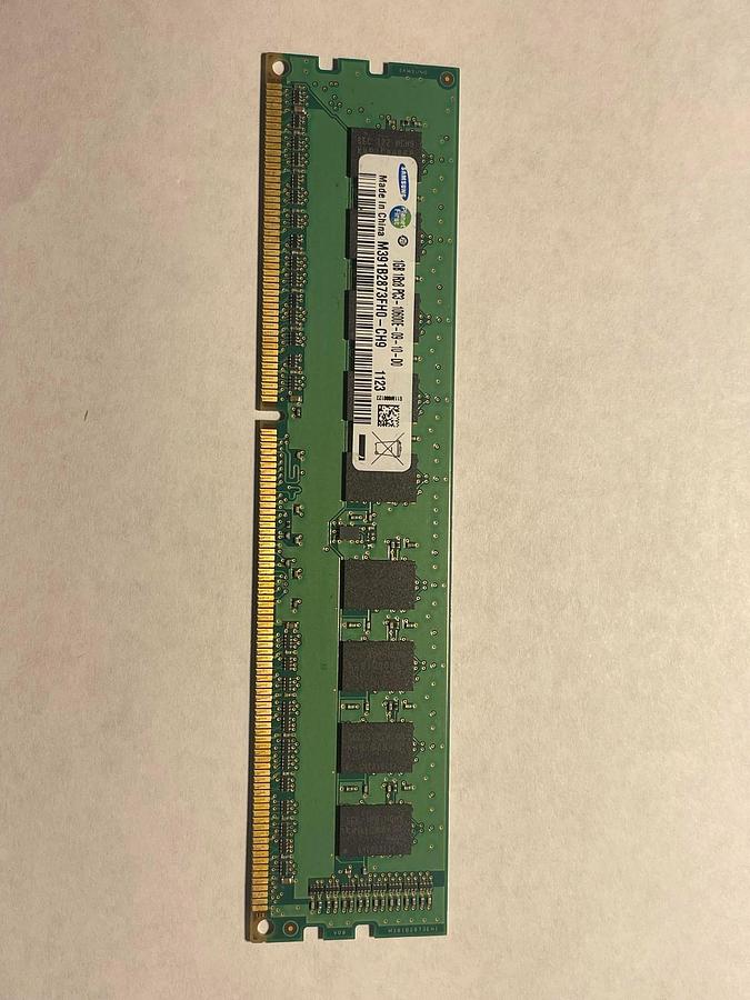 Used 1GB Samsung M391B2873FH0-CH9 DDR3 240-PIN 1333MHz