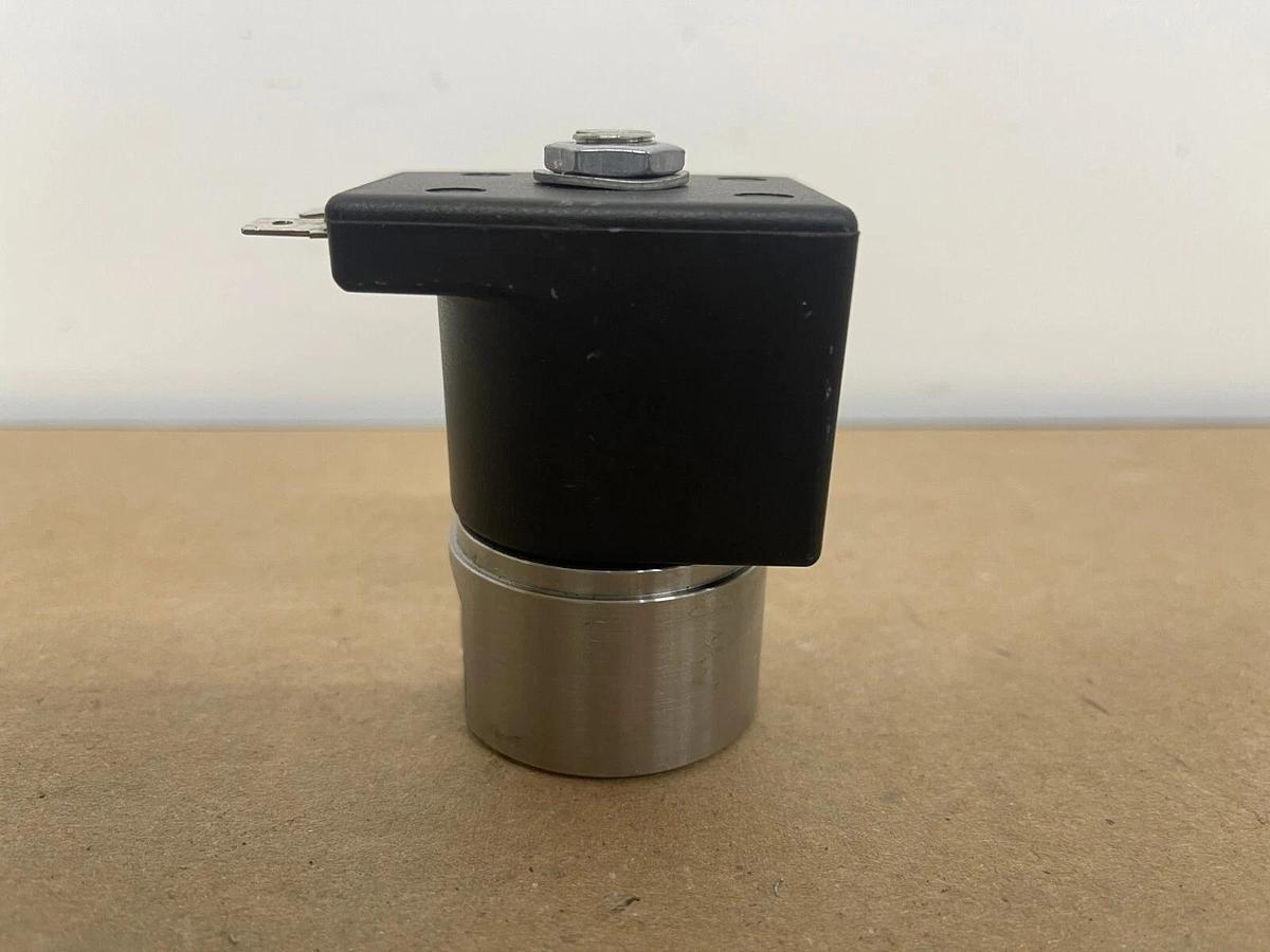 Used Parker 71215SN1MN00NT00N0T100C2 Solenoid Valve 24VDC 10W 150PSI