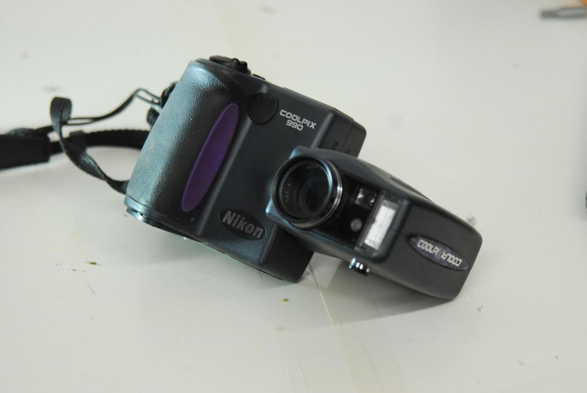 Used Nikon Coolpix 990 E990 3.34MP Digital Camera