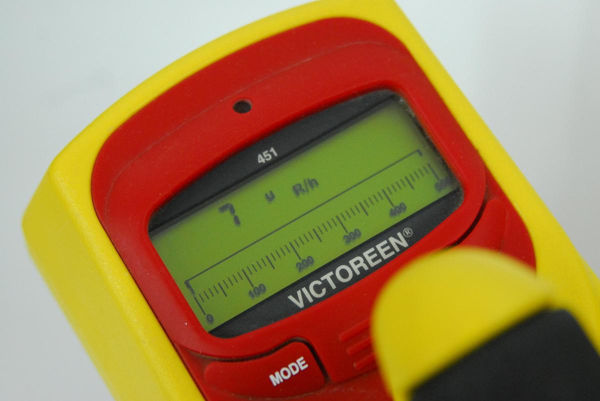 Used Fluke 451P-RYR Ion Chamber Radiation Survey Geiger Meter Victoreen - Lot of 2