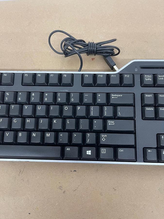 Used Dell KB813 (KB813BKUS) Smartcard Wired Keyboard - Black