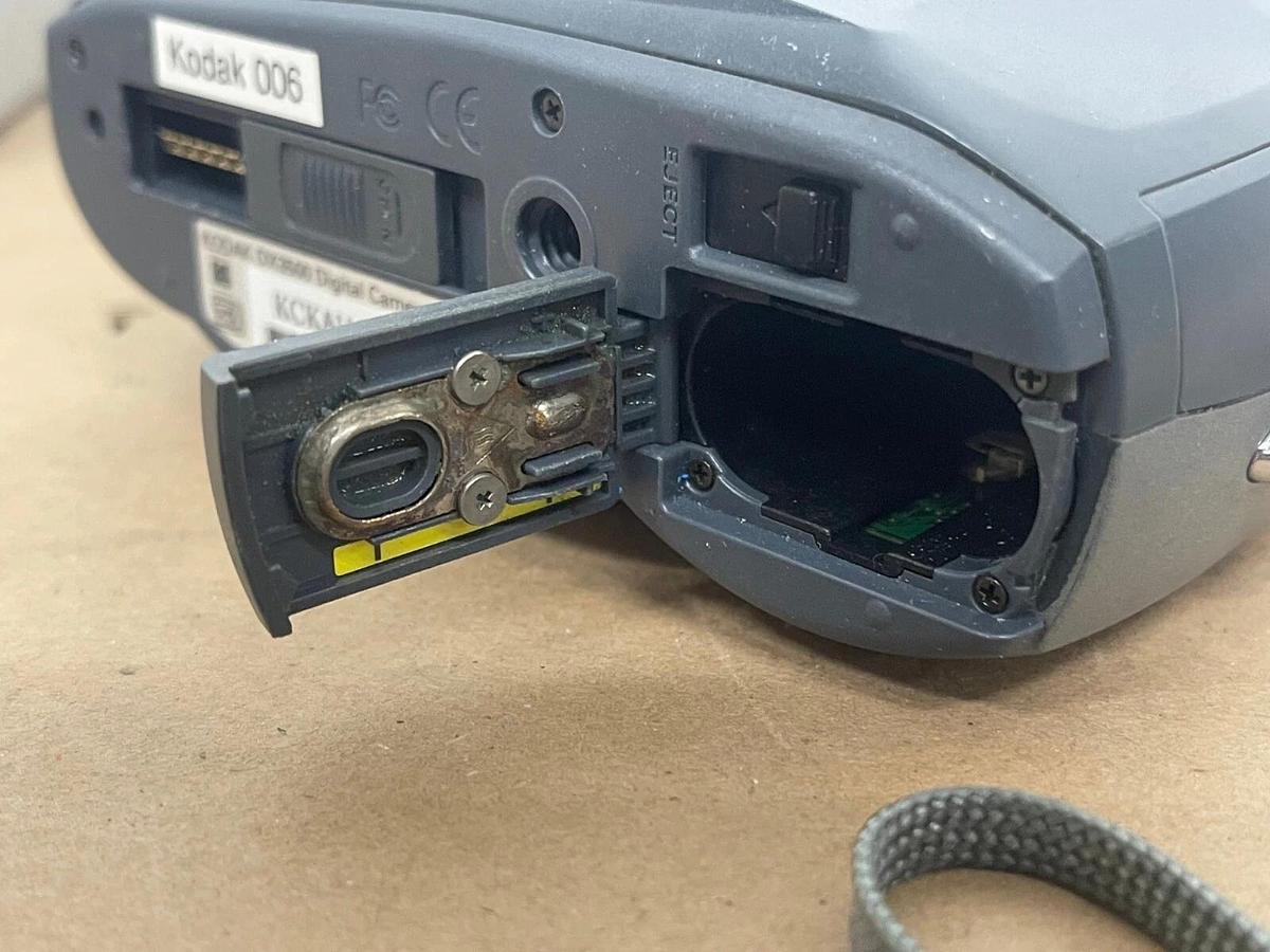 Used Kodak EasyShare DX3500 2.2MP Digital Camera W/ Dock and Accessories 41778356425