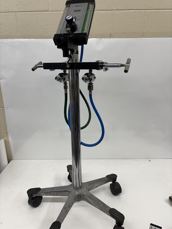 Used Matrx MDM Dental Nitrous Oxide Flowmeter with Pressure Gauges and Cart