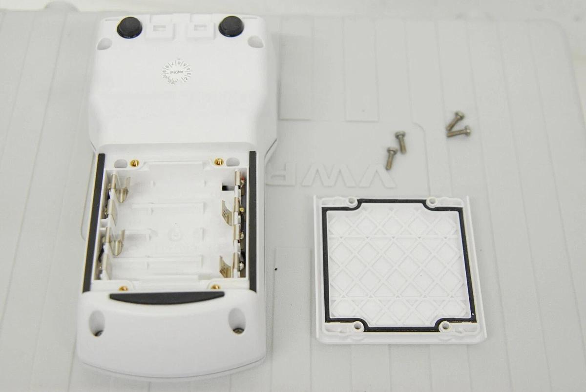 Used VWR 76460-504 pHenomenal pH 1100 H pH/mV/°C Meter Handheld W/ Case