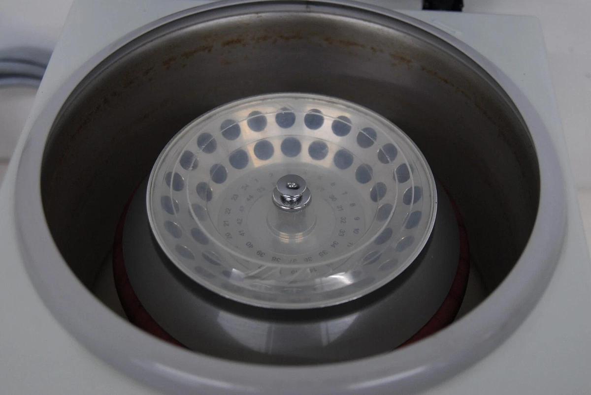 Used Labnet Hermle Z233 M-2 High Speed Microcentrifuge W/ 44 Slot Rotor - TESTED