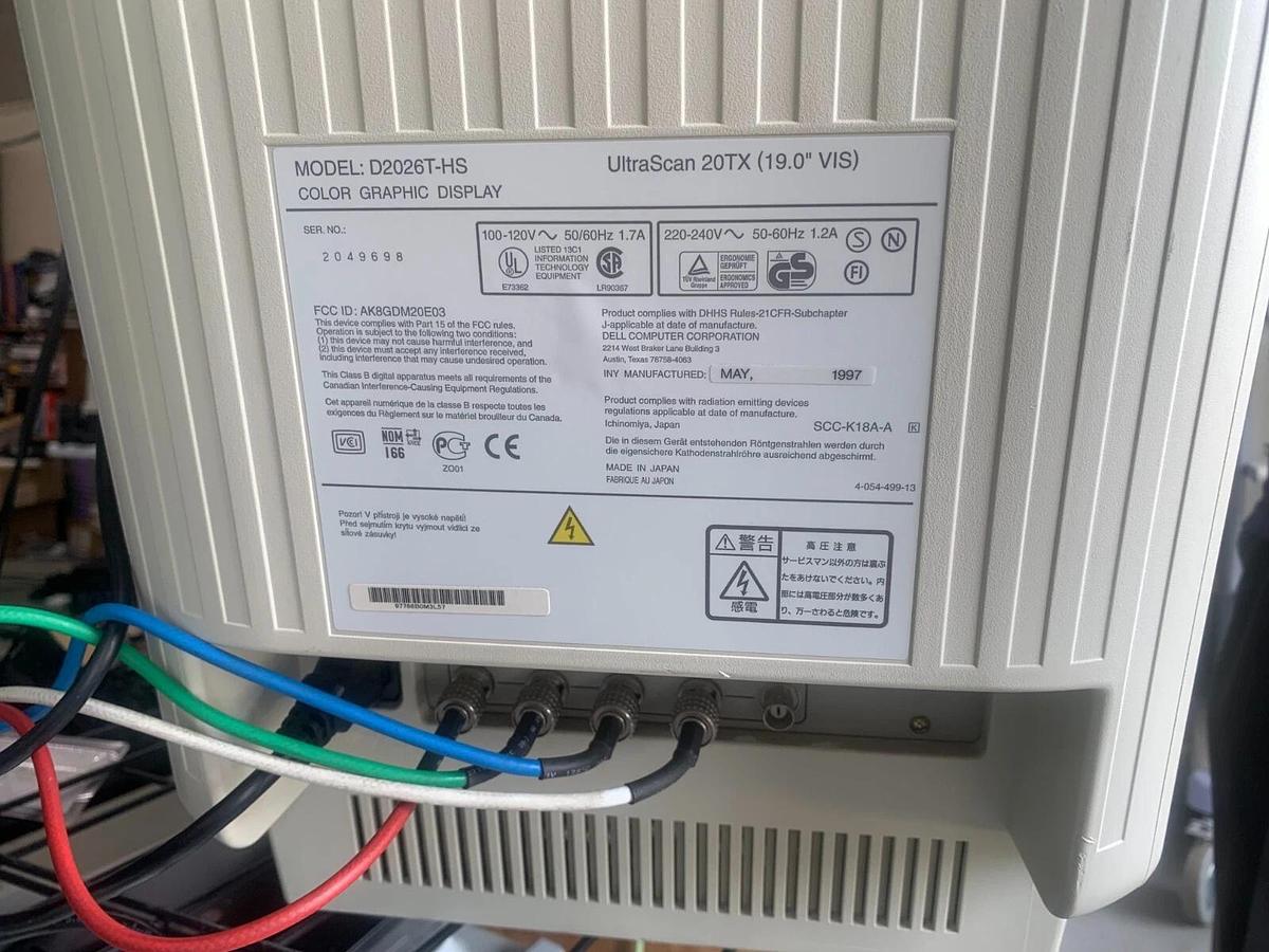 Used DELL 19" Color Graphic ULTRA SCAN Trinitron D2026T