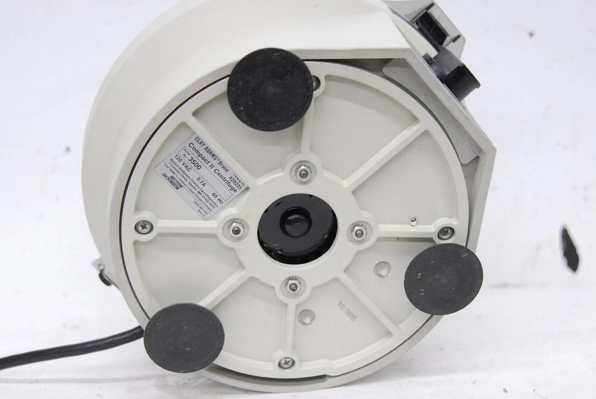 Used Clay Adams 420225 Compact II Centrifuge (Roche 0231) W/ 6-Place Rotor 3200 RPM