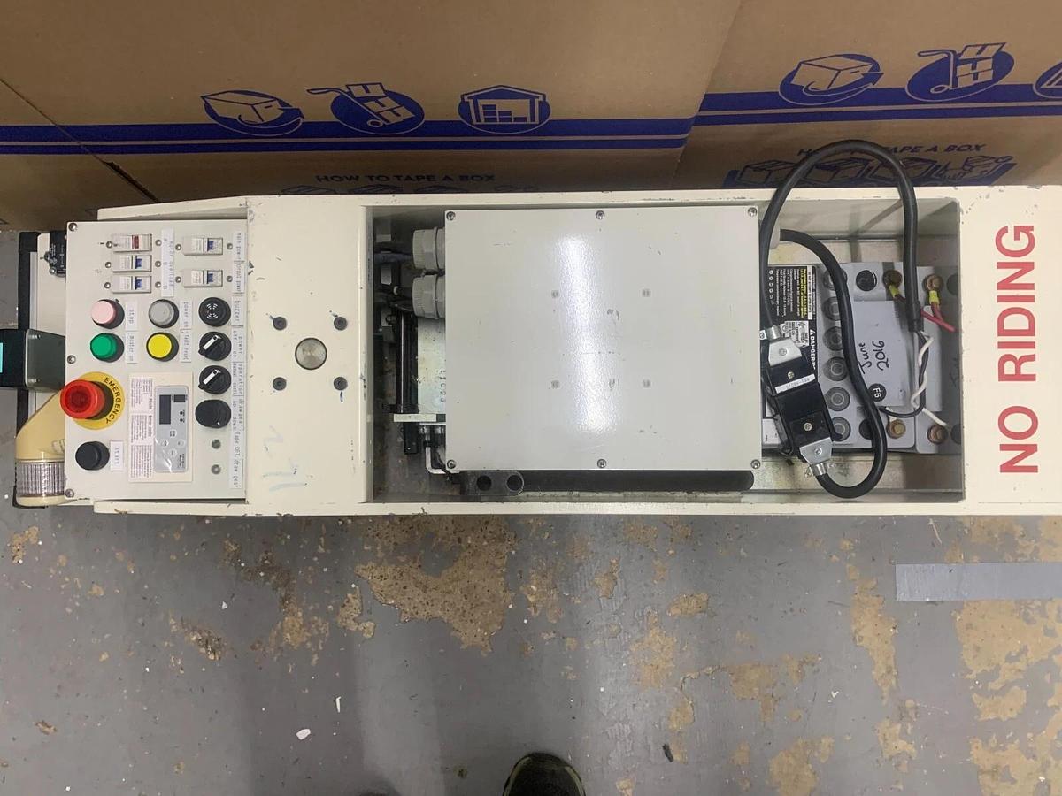 Used CREFORM BST AGV Tugger CA-A3800C w/Battery/Charger, & Accessory Handle (Tested)