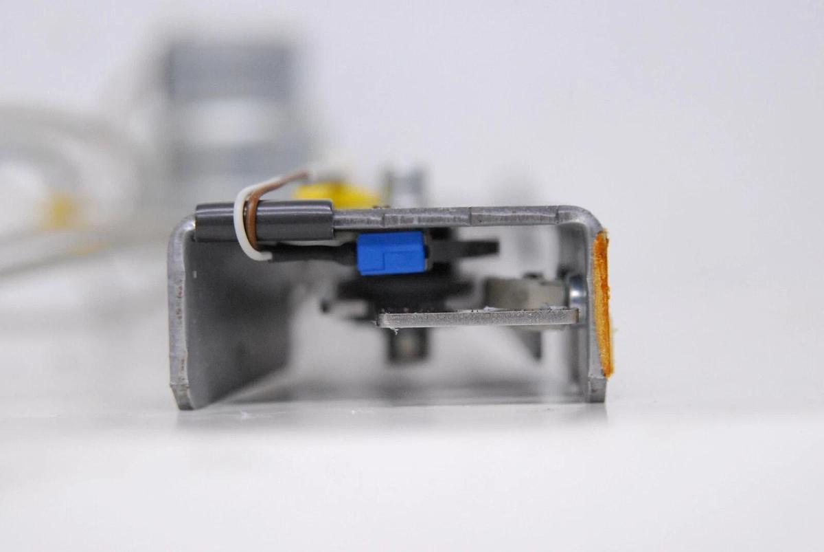 Used Hettich E2665 Lid Lock/Latch Assembly - 1401-01 Universal 320