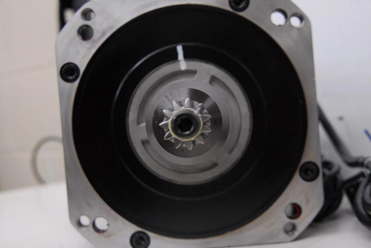 Used Kawasaki Sanyo Denki P80B22450LCX2A BL Super Servo Motor / 60490-1032RON Encoder