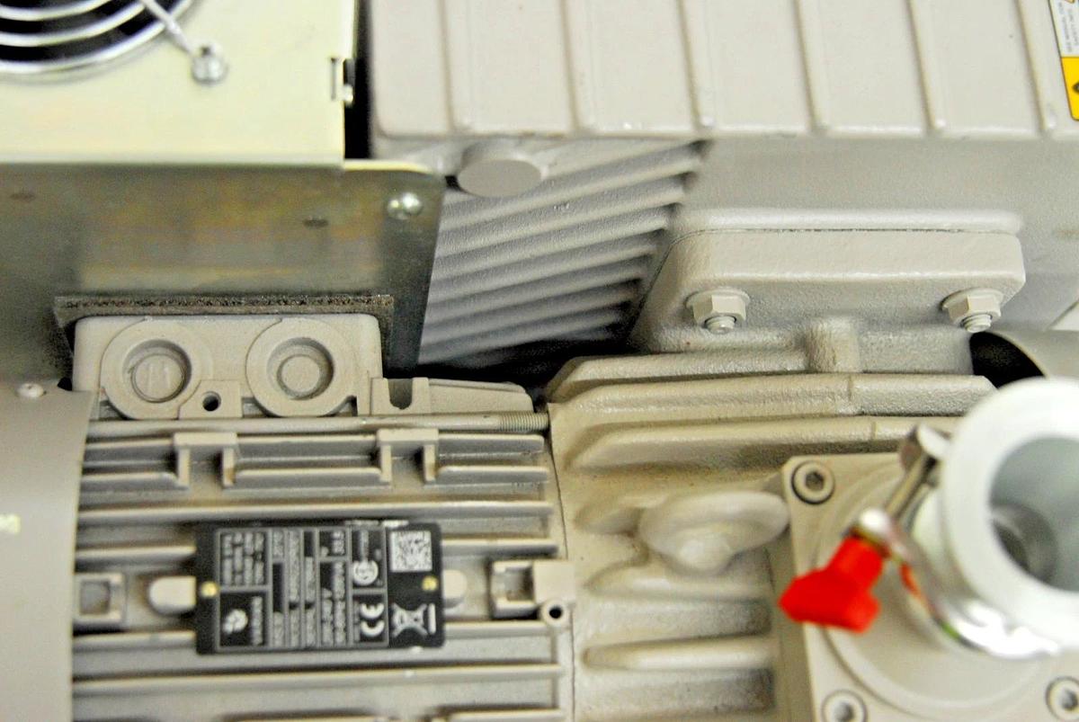 Used Varian MS30 8499225R001 0370408503 Mono-Stage Rotary Vane Vacuum Pump (200-240V)