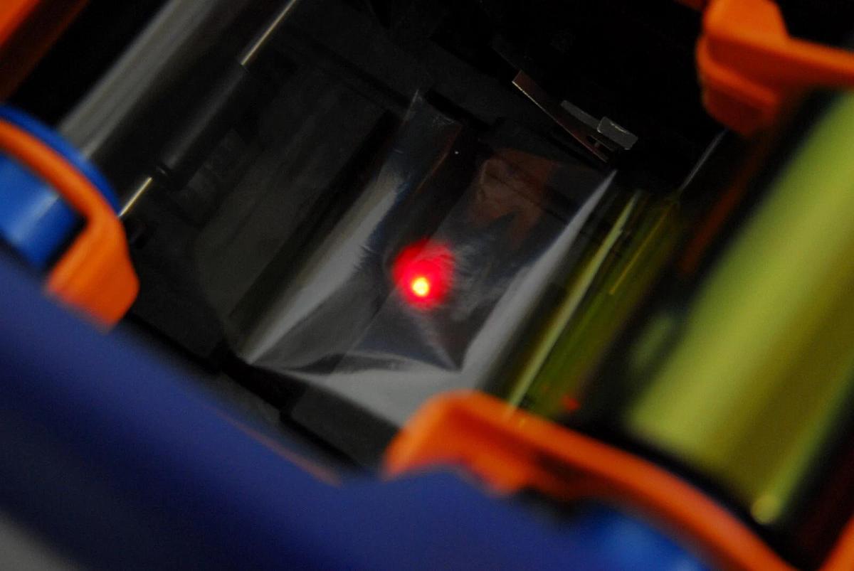 Used Tempo Magicard ID Card Printer M9006-907 - Read Description