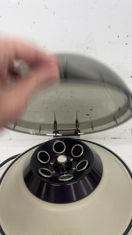 Used Clay Adams 420225 Compact II Centrifuge (Roche 0231) W/ 6-Place Rotor 3200 RPM